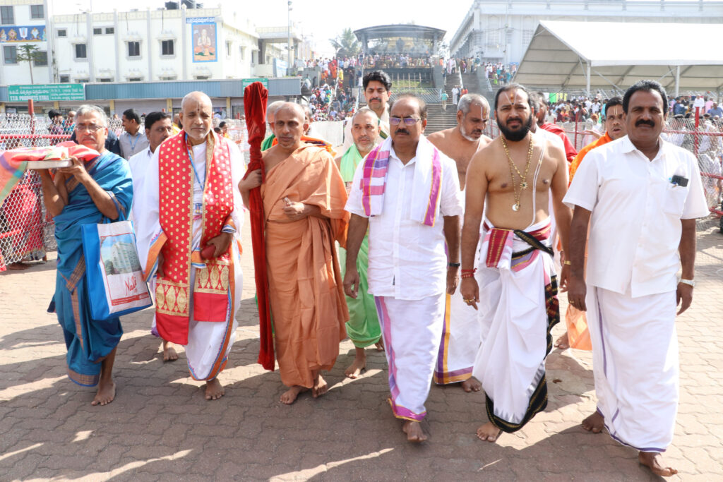 CHIEF PONTIFF OF SRI PADARAJAMUTT1